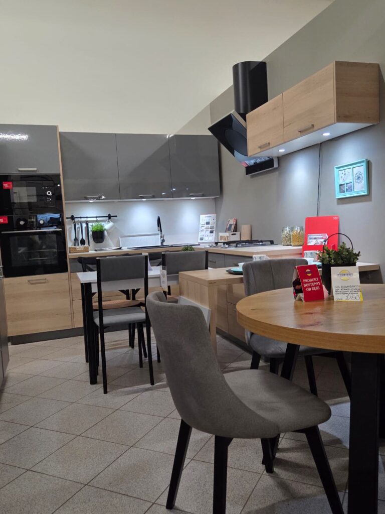 Wystawa łóżek tapicerowanych w salonie Melbex